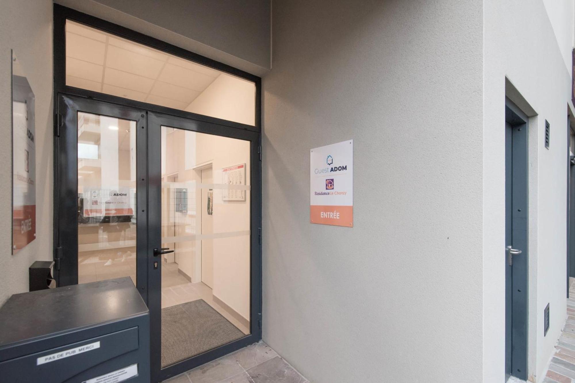 Ferienwohnung Pierrick - Studio Wifi Et Gare Le Mans Exterior foto